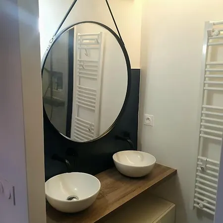 De 50 M2 Au Bord Du Canal * פריז